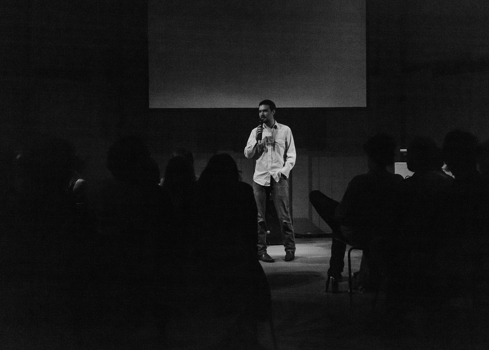 <p>John Dikeman introduceert Rudolf Eb.er</p>
