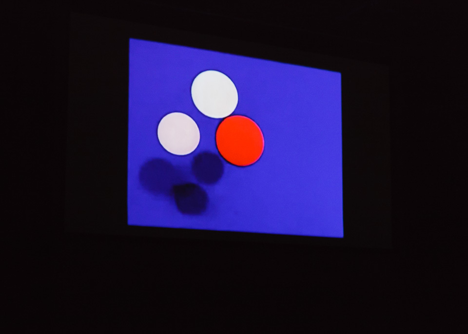 <p>Papieren knipsels in Oskar Fischinger&#39;s &#39;An Optical Poem&#39; uit 1938.</p>
