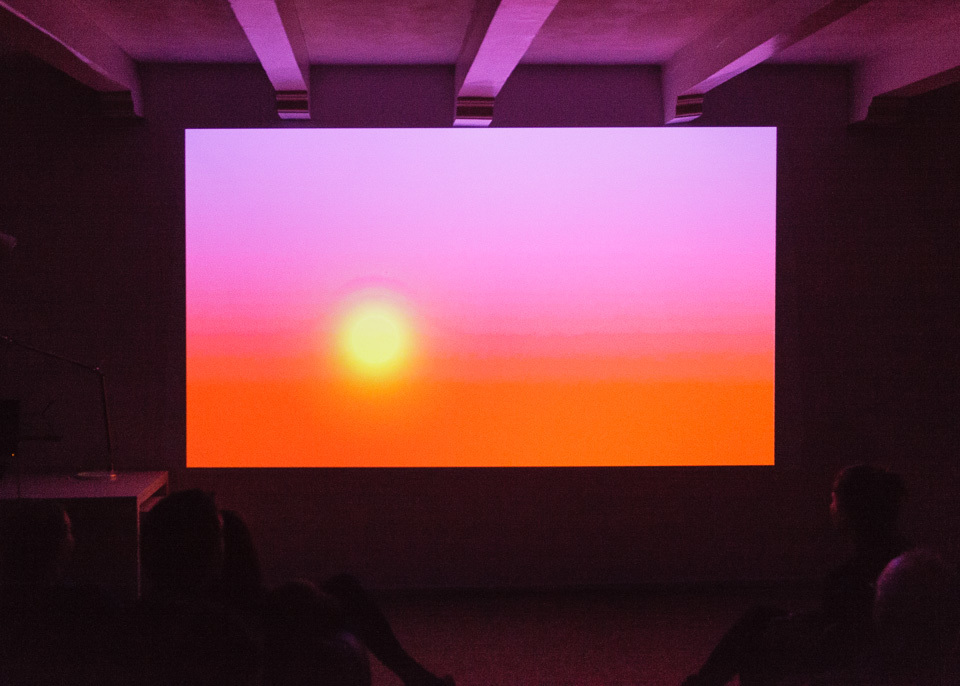 <p>Vera Tan Hoveling &#39;Sunset and sunrise in RGB&#39;</p>
