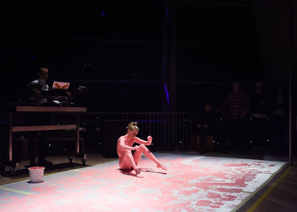 <p>performance van&nbsp;Richard John Jones en&nbsp;Josefin Arnell</p>
