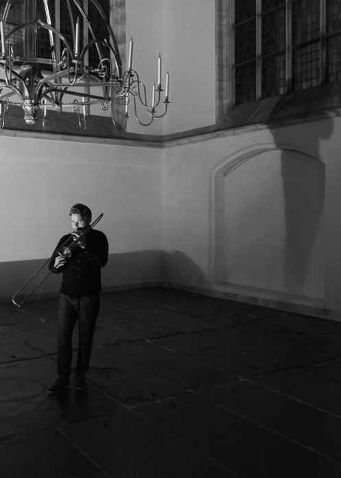 <p>Haraldur &THORN;rastarson speelt de trombone</p>

<p>&nbsp;</p>
