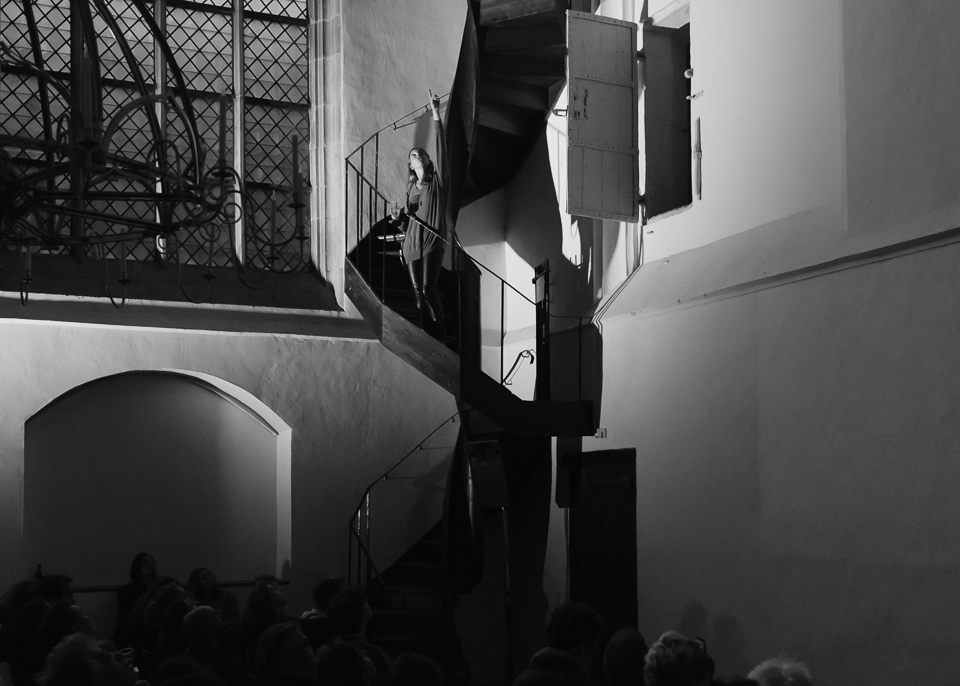 <p>Julia van Mourik introduceert het dak</p>
