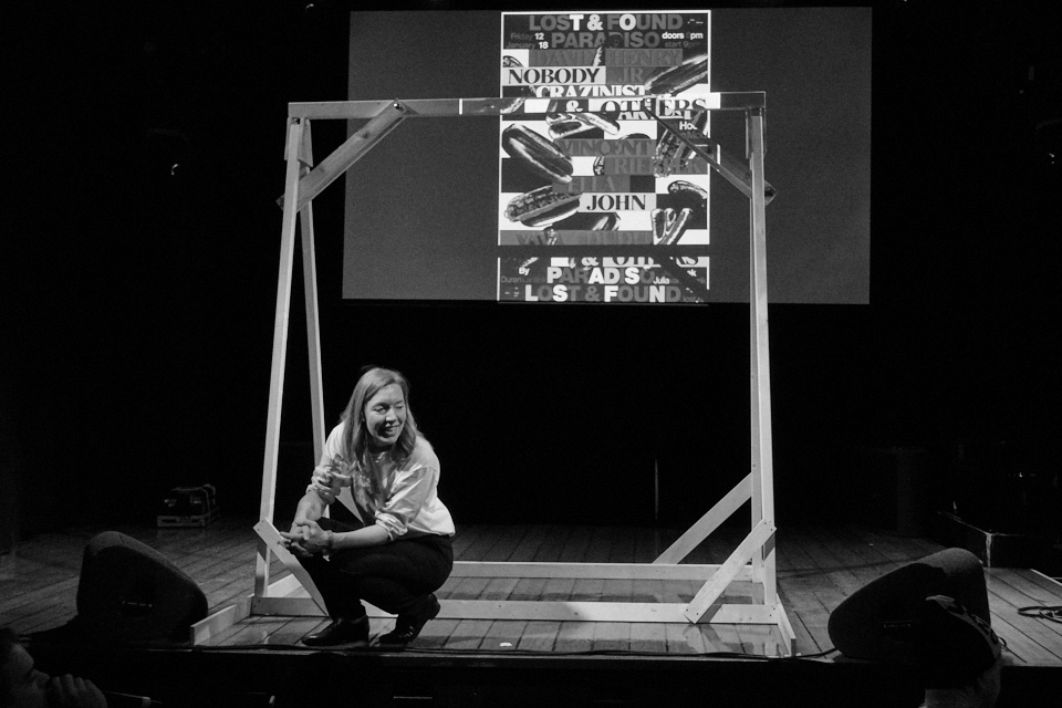 <p>Julia van Mourik met ontwerp van by Gilles de Brock</p>
